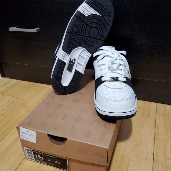 *SOLD* Nike B's Nike Prestige II - Picture 6 of 6